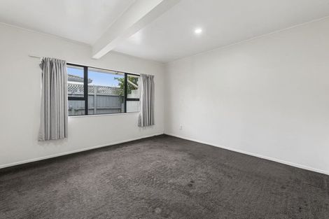 Photo of property in 2/11 Overton Road, Papatoetoe, Auckland, 2025