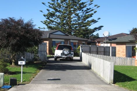 Photo of property in 20 Derryveagh Lane, Weymouth, Auckland, 2103
