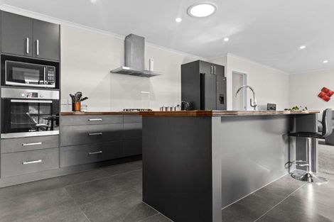 Photo of property in 32 Oak Ridge Drive, Te Awamutu, 3800