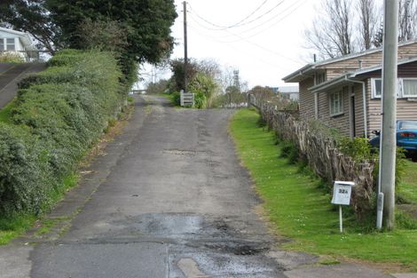 Photo of property in 32 Seaview Road, Marfell, New Plymouth, 4310