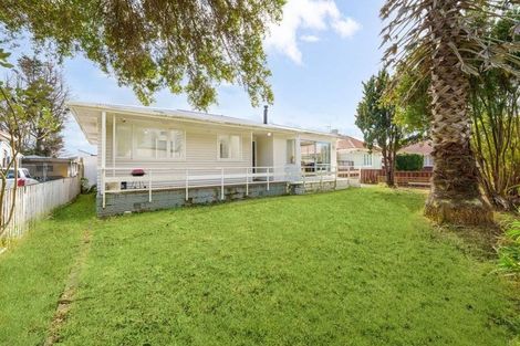 Photo of property in 10 Oxford Road, Manurewa, Auckland, 2102