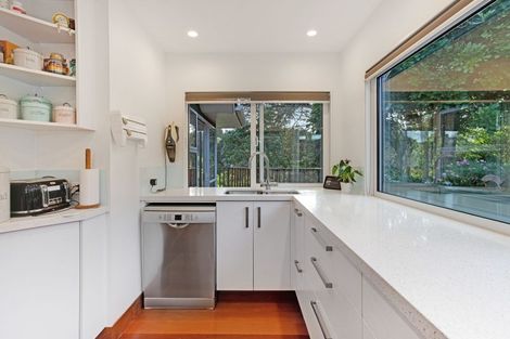 Photo of property in 23 Pinewood Grove, Botany Downs, Auckland, 2010