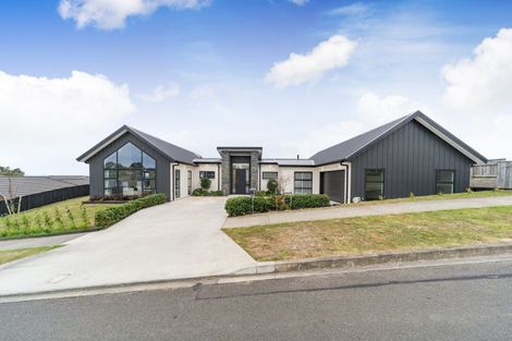 Photo of property in 44 Vaucluse Heights, Fitzherbert, Palmerston North, 4410