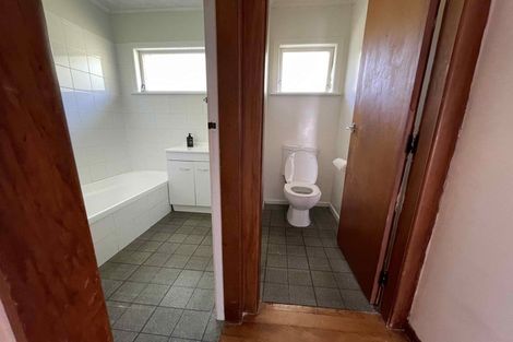 Photo of property in 26 Glen Marine Parade, Glendene, Auckland, 0602