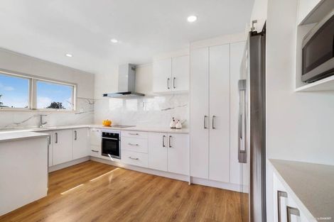 Photo of property in 31 Royal Road, Massey, Auckland, 0614