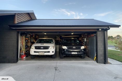 Photo of property in 21 Van Rixel Drive, Kumeu, 0810