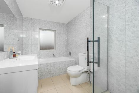 Photo of property in 1c Babich Road, Henderson Valley, Auckland, 0614