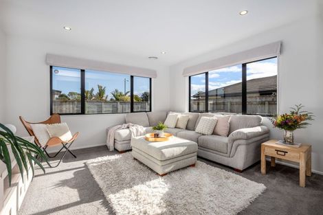 Photo of property in 10 Taranui Way, Paraparaumu Beach, Paraparaumu, 5032