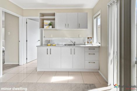 Photo of property in 34 Convair Crescent, Mangere, Auckland, 2022