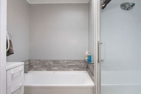 Photo of property in 29 Taihiki Road, Clarks Beach, 2122