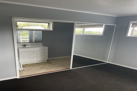 Photo of property in 2/65 Cliff View Drive, Green Bay, Auckland, 0604