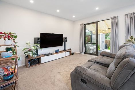 Photo of property in 11 Kaimai Avenue, Massey, Auckland, 0614