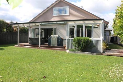 Photo of property in 11 Winston Avenue, Hokowhitu, Palmerston North, 4410