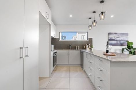 Photo of property in 27 Lili Chen Way, Mangere Bridge, Auckland, 2022