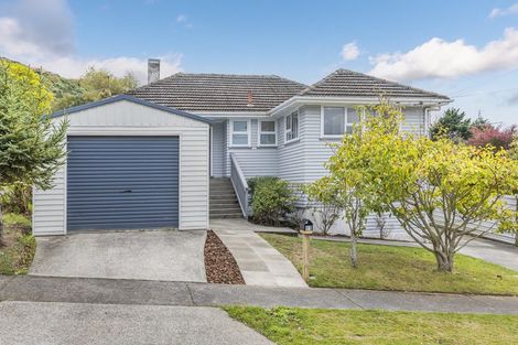 Photo of property in 11 Wakefield Terrace, Tawa, Wellington, 5028