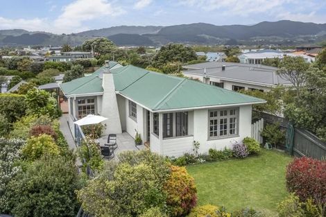 Photo of property in 113 Seaview Road, Paraparaumu Beach, Paraparaumu, 5032