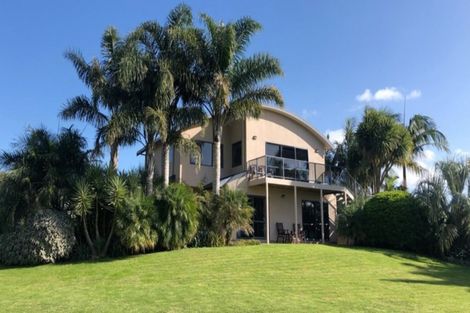 Photo of property in 381 Cove Road, Waipu, 0582