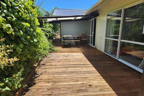 Photo of property in 92 Ruskin Road, Newlands, Wellington, 6037