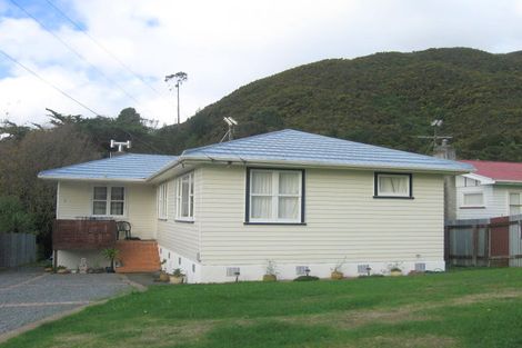 Photo of property in 3 Sunny Grove, Wainuiomata, Lower Hutt, 5014