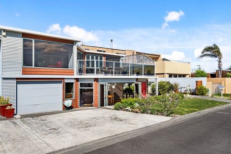 Photo of property in 2 North Terrace, Westshore, Napier, 4110