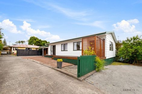 Photo of property in 2/42 Godley Road, Green Bay, Auckland, 0604