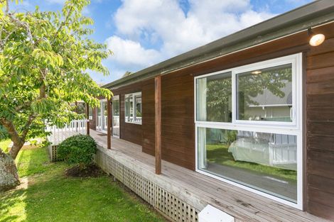 Photo of property in 21 Mexted Terrace, Tawa, Wellington, 5028