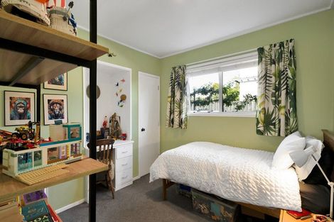 Photo of property in 17 Linda Street, Oakura, 4314