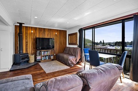 Photo of property in 3 Ward Place, Marfell, New Plymouth, 4310