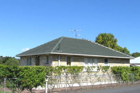 Photo of property in 1a Trojan Crescent, New Lynn, Auckland, 0600