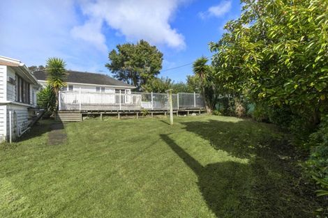 Photo of property in 6 Grainger Road, Te Atatu South, Auckland, 0610