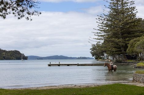 Photo of property in 117 Brick Bay Drive, Sandspit, Warkworth, 0982