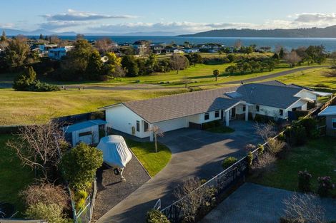 Photo of property in 5 Pukenamu Road, Rainbow Point, Taupo, 3330
