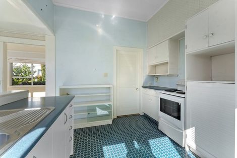 Photo of property in 3 Frieston Road, Milford, Auckland, 0620