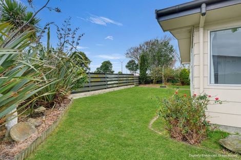 Photo of property in 1 Dunk Place, Milson, Palmerston North, 4414