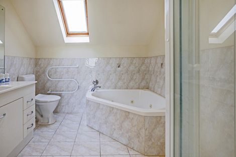 Photo of property in 2/63 Hattaway Avenue, Bucklands Beach, Auckland, 2012