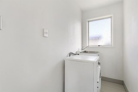 Photo of property in 25 Glennandrew Drive, Half Moon Bay, Auckland, 2012