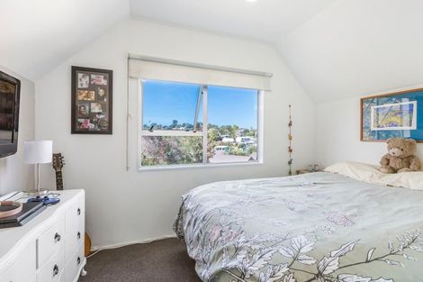 Photo of property in 27 Springtime Crescent, Stanmore Bay, Whangaparaoa, 0932