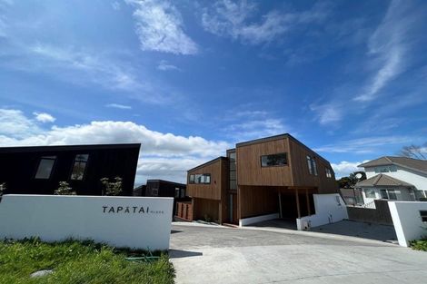 Photo of property in 10 Tapatai Place, Castor Bay, 0620