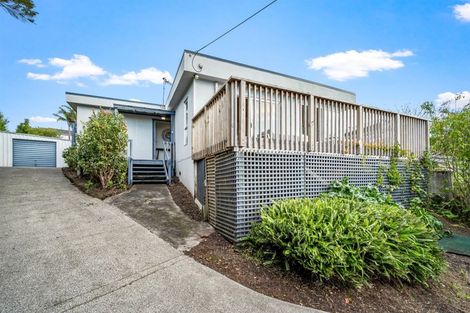Photo of property in 53 Elliston Crescent, Stanmore Bay, Whangaparaoa, 0932