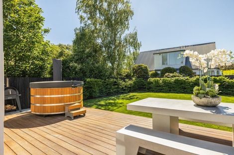 Photo of property in 5 Aikmans Road, Merivale, Christchurch, 8014