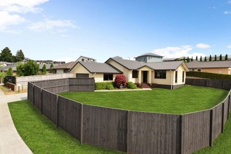 Photo of property in 62 Farnborough Drive, Grandview Heights, Hamilton, 3200