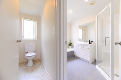 Photo of property in 13a Wharf Road, Te Atatu Peninsula, Auckland, 0610