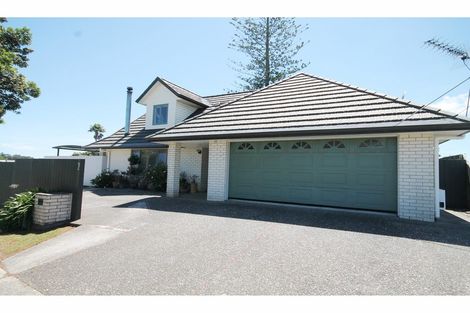 Photo of property in 2 Norm Pellow Drive, Manurewa, Auckland, 2105