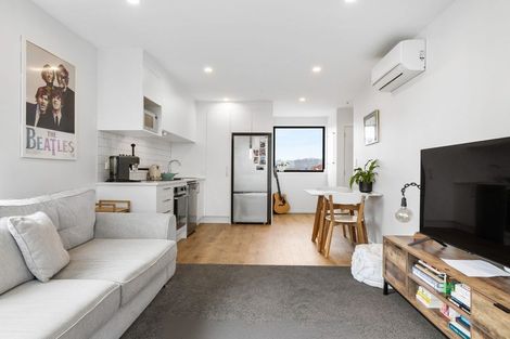 Photo of property in 1/1 Fruitvale Road, New Lynn, Auckland, 0600