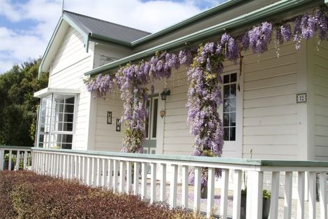 Photo of property in 19 Milton Terrace, Picton, 7220