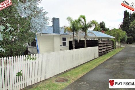 Photo of property in 16 Woodstock Road, Forrest Hill, Auckland, 0620