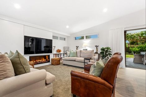 Photo of property in 4 Taumata Road, Omaha, Warkworth, 0986