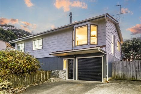 Photo of property in 16 Parkinson Close, Whitby, Porirua, 5024