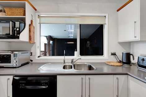 Photo of property in 10 Caledonia Place, Highlands Park, New Plymouth, 4312