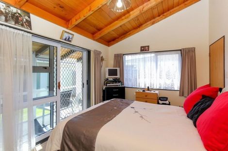 Photo of property in 2/2 Tiverton Crescent, Whalers Gate, New Plymouth, 4310